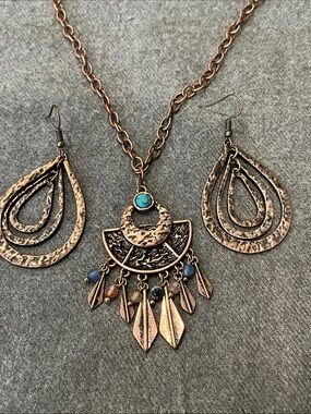 💕 2/$15 Coppertone Necklace & Earring Set